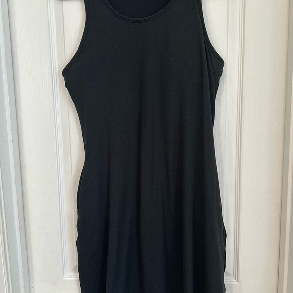 Black Sleeveless athletic dress - Picture 3 of 11